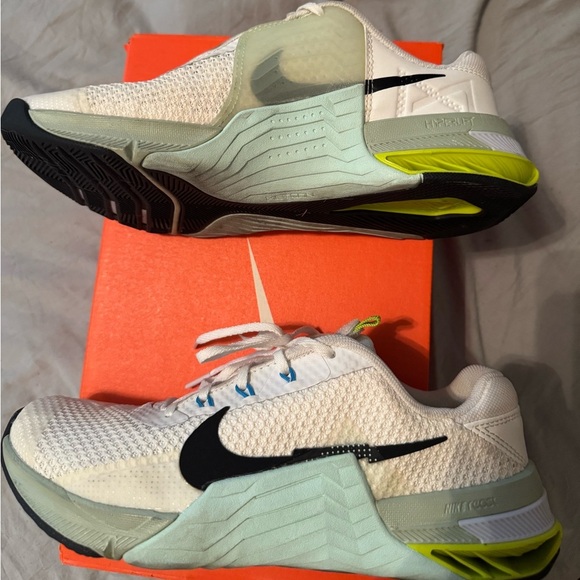 Nike women’s metcons - Picture 2 of 4